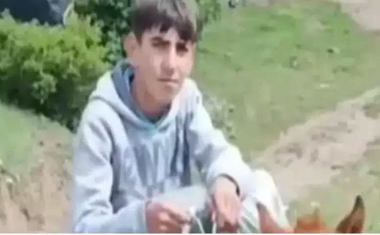 Av tüfeğiyle oynarken kendini vurdu