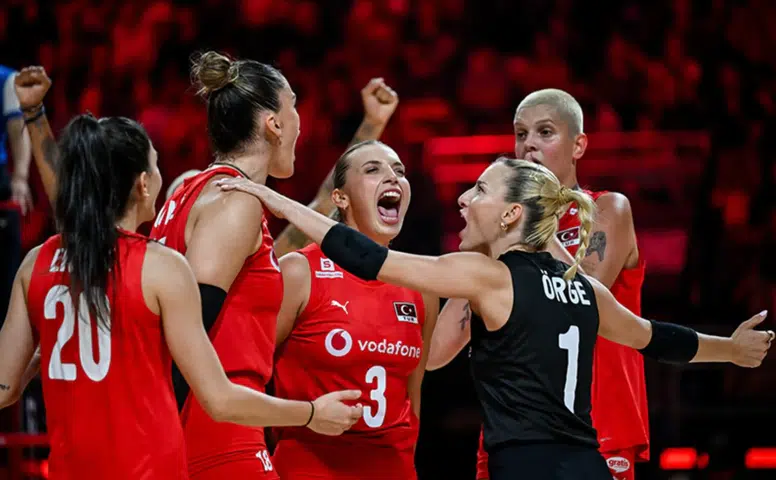 A Milli Kadın Voleybol Takımı, İspanya'yı 3-0 yend