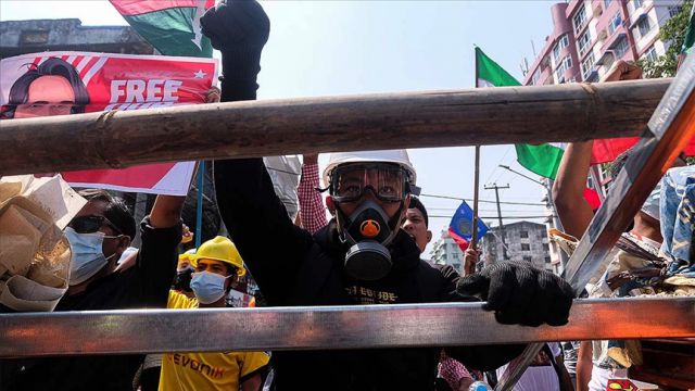 Myanmar’da gösterilerde çok sayıda kişi tutuklandı