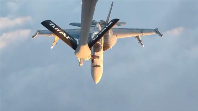 ABD savaş uçaklarına uluslararası hava sahasında yakıt ikmali yaptı