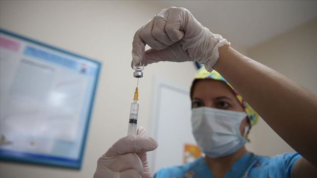 BioNTech aşısı da Sinovac aşısı da ağır hastalığı ve ölümleri engelliyor