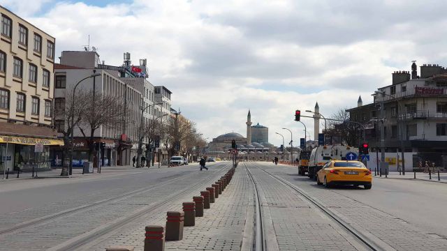 Konya’da cadde ve sokaklar boş kaldı
