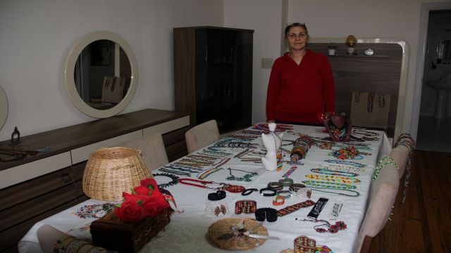 Kum boncuk işlemeciliği sanatı Seydişehir'de hayat buluyor