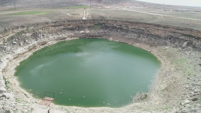Timraş Obruk Gölü'nün suyu 8 metre azaldı