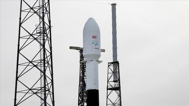 Türksat 5A ve 5B uydularının kredi ödemeleri başlayacak
