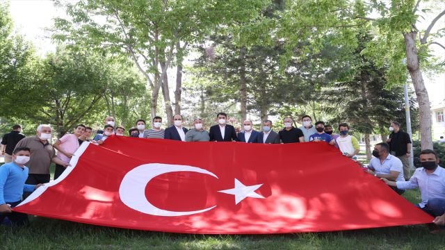 Bakan Kurum, Konya'da şehit ailelerini ziyaret etti
