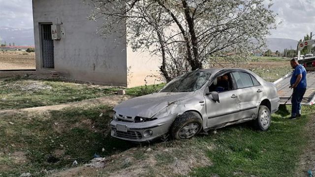 Şarampole devrilen otomobildeki 6 kişi yaralandı