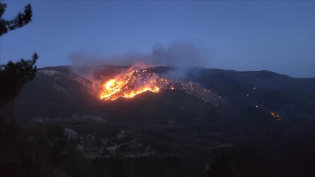 Manavgat yangını kontrol altında, Akseki'de yangın devam ediyor