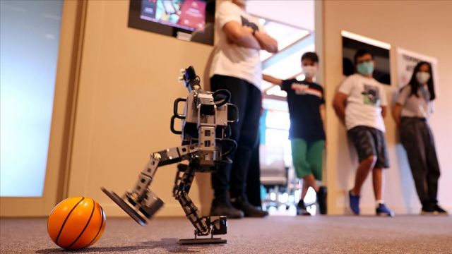 Millet Kütüphanesi'nde 'İnsansı Robot' eğitimleri veriliyor