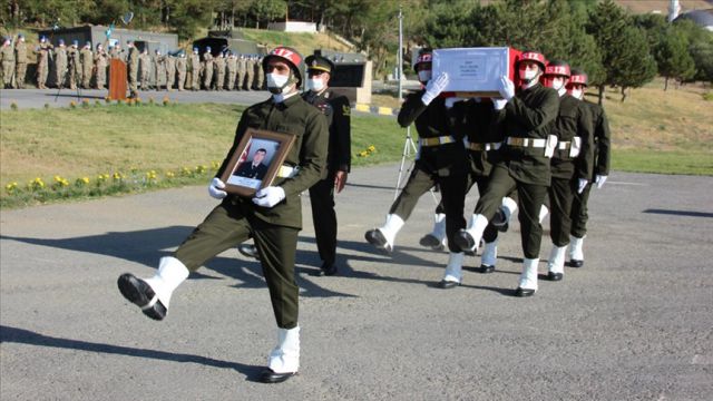Pençe Harekatı bölgesinde şehit olan asker için Hakkari'de tören düzenlendi