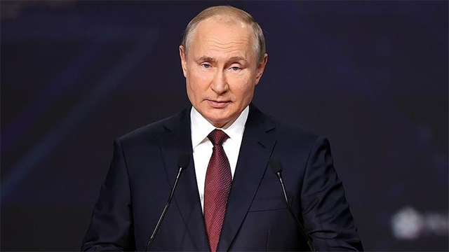 Putin, kendini izolasyona aldı