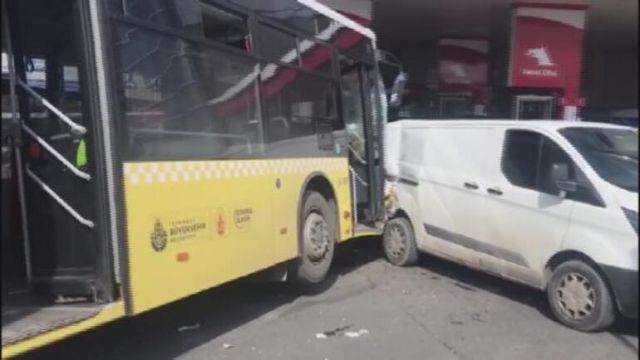 Kağıthane'de İETT otobüsü 6 araca çarptı