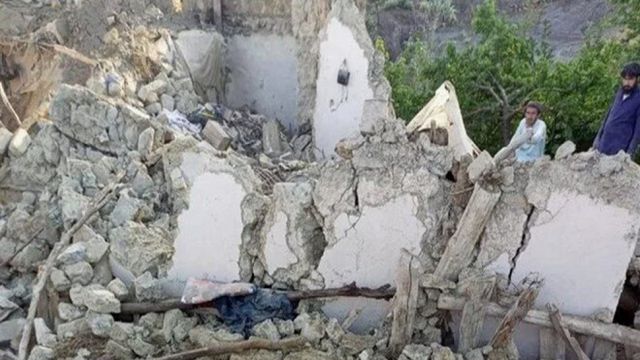 Afganistan'da deprem: 950 ölü