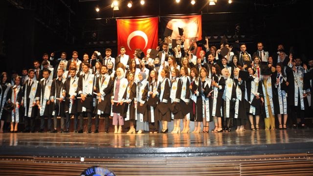 Akşehir’de mezuniyet sevinci