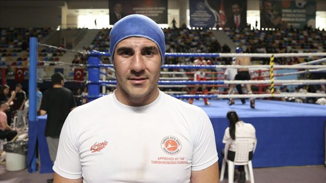 Milli kick boksçu, askeriyeden aldığı özel izinle Türkiye Şampiyonası'na katıldı