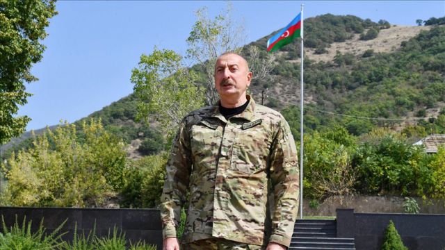 Azerbaycan Cumhurbaşkanı Aliyev, işgalden kurtarılan Laçın'ı ziyaret etti