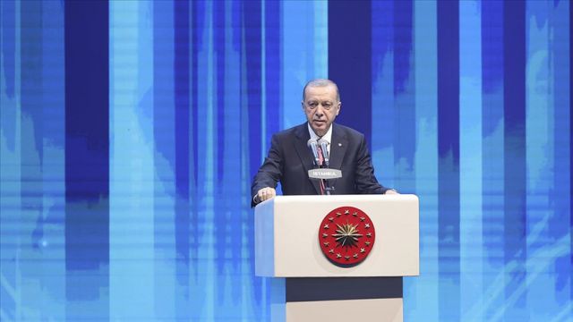 Erdoğan: Siz gençler hedeflerinize kararlılıkla yürüyecek azme, iradeye, güce, kabiliyete sahipsiniz