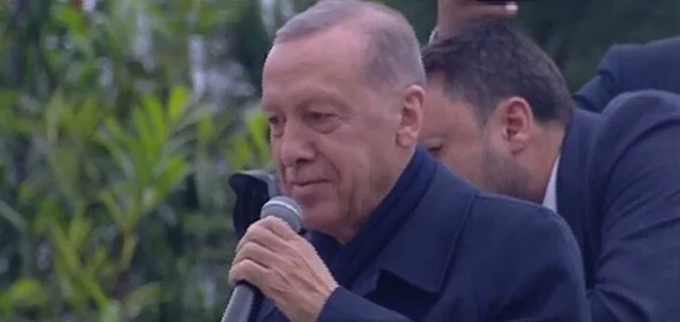 Erdoğan balkon konuşması yapıyor