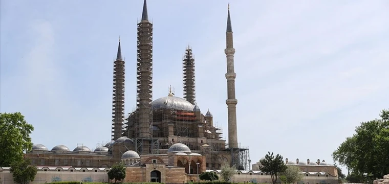 Selimiye Camisi'nin kubbe montajı tamamlandı