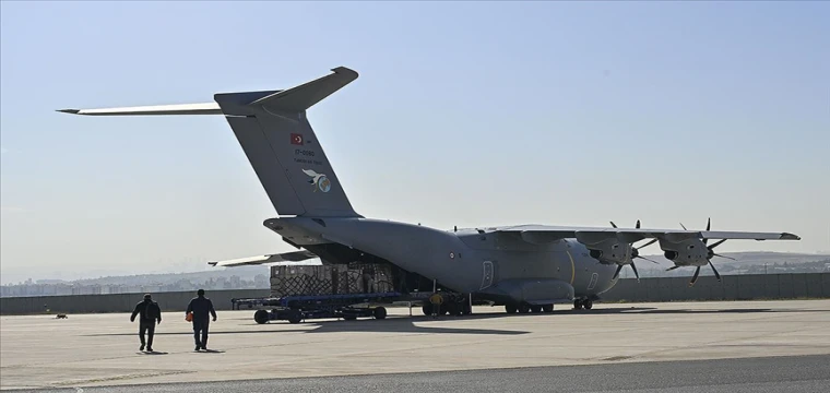 Tıbbi malzeme taşıyan askeri kargo uçağı Mısır'a ulaştı