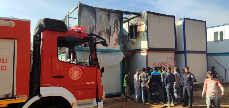 Nurdağı'nda deprem konutlarında yangın çıktı