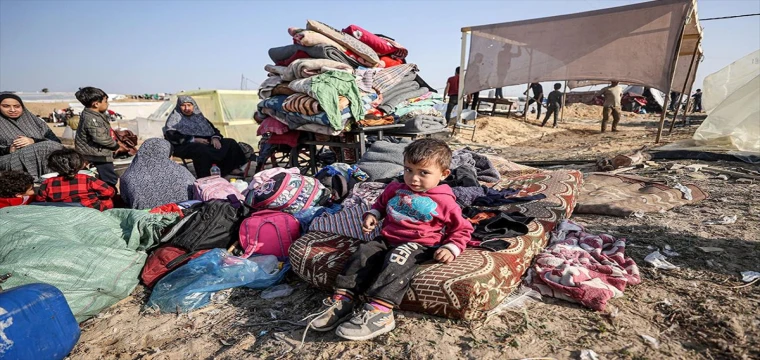 Yüzlerce Filistinli, Mısır sınırı yakınlarına sığındı