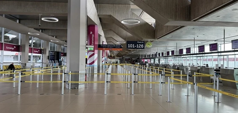 5 havalimanındaki grev nedeniyle yüzlerce uçuş iptal oldu