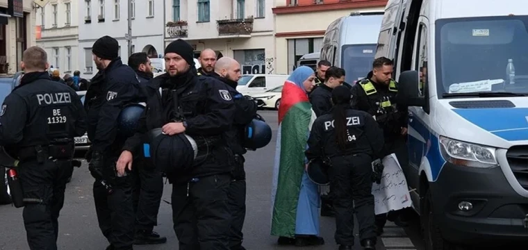 Berlin polisi Filistin destekçilerine sert müdahale etti