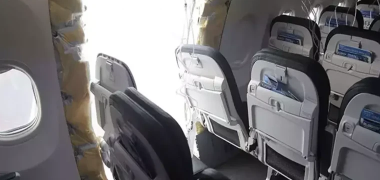 ABD’de yolcu uçağının motor kapağı düştü