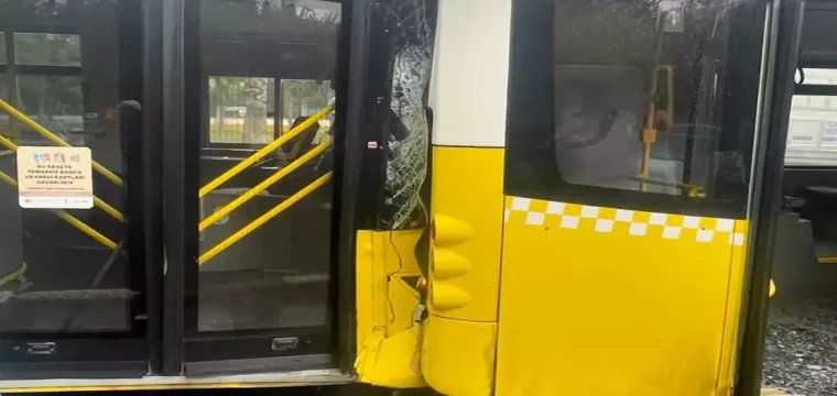Fatih'te 2 İETT otobüsü çarpıştı
