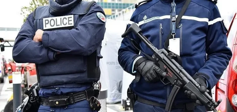 Fransa'da bağlantılı 8 kişi gözaltına alındı