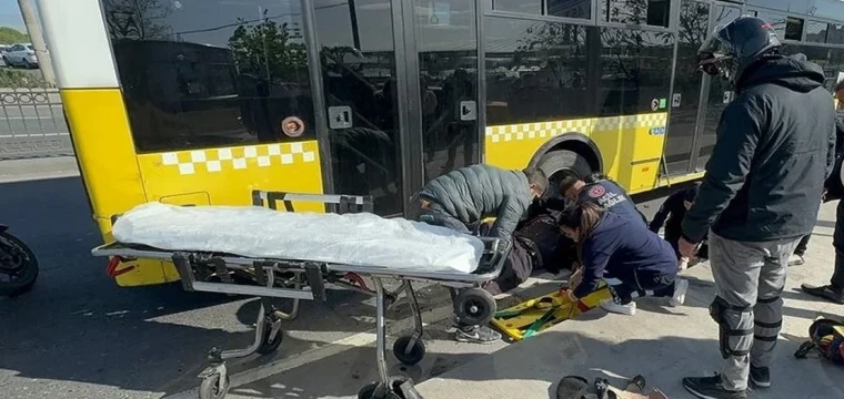 İETT otobüsü ile çarpışan motosikletin sürücüsü yaralandı