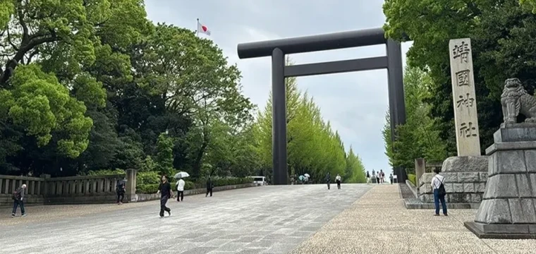 İktidar ve muhalefet heyeti Yasukuni Tapınağı'nı ziyaret etti