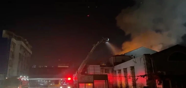 İş merkezinde çıkan yangın söndürüldü