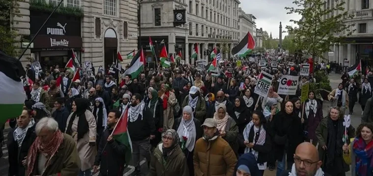 Londra'da 12'nci kez ulusal yürüyüş düzenlendi