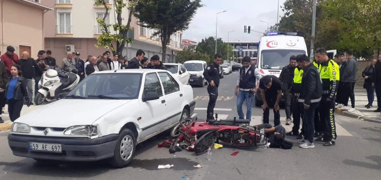 Motosikletle bisiklet çarpıştı: 1'i ağır, 3 öğrenci yaralı