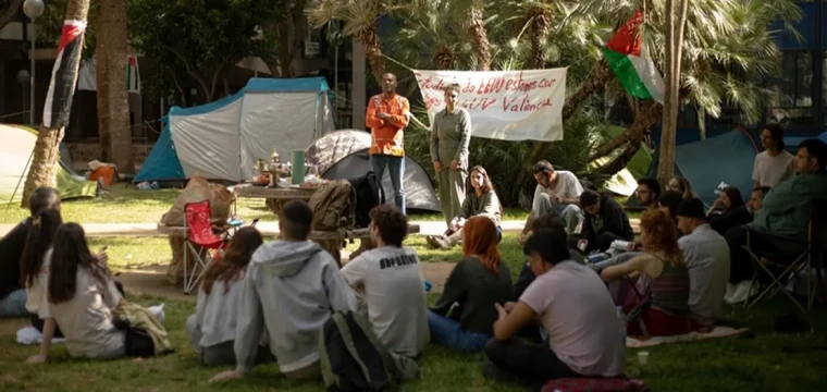 Öğrenciler Filistin'e destek için kampüste sabahlıyor