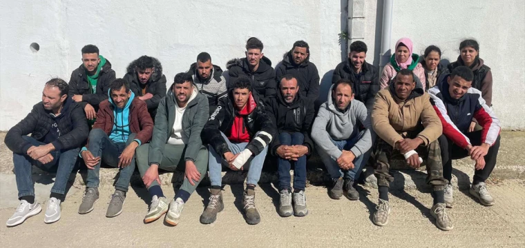 Yunanistan'a geçmeye çalışan 17 göçmen yakalandı