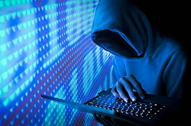 Siber suçlular kimlik avında