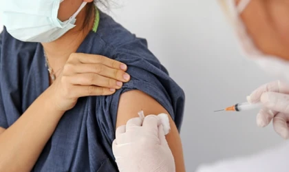 Kovid-19 aşılarının yan etkisi olmadığını gösterdi