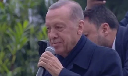 Erdoğan balkon konuşması yapıyor