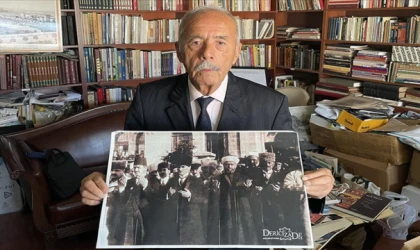 TBMM'de dua ettiği fotoğrafın da bulunduğu koleksiyonunu Türk Tarih Kurumuna bağışladı