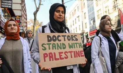 İstanbul'da doktorlardan Gazze için sessiz yürüyüş