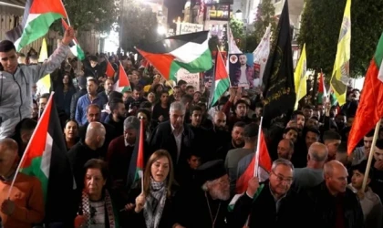 Batı Şeria'da Filistinliler Gazze'ye Destek İçin Yürüdü