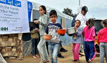 İHH, Gazze'de en çok yemek dağıtımı yapan kuruluşlar arasına girdi
