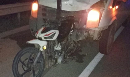 Kamyonetin çarptığı motosikletli hayatını kaybetti