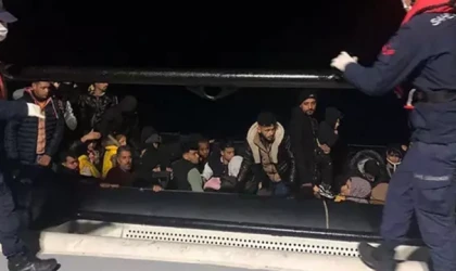 Lastik bottaki 39 göçmen kurtarıldı
