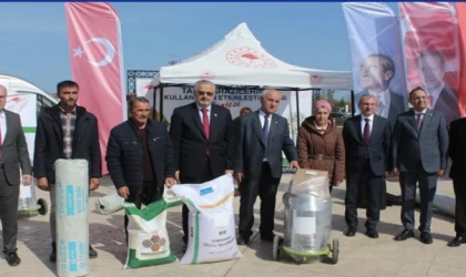 Samsun'da çiftçilere sera naylonu, tohum ve süt sağım makinesi dağıtıldı