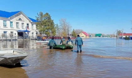 Barajın patlaması sonucu yüzlerce ev su altında kaldı