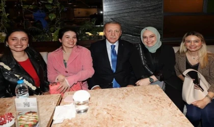 Erdoğan gençlerle kafede bir araya geldi